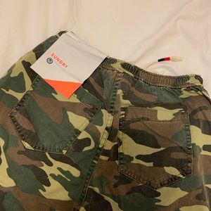 SUNDRY CAMO PANTS